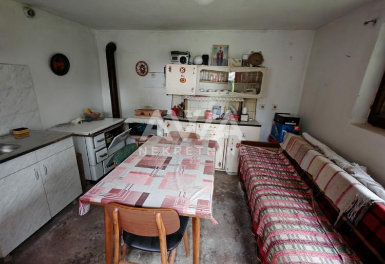 Apatin. Vikendica 43m2, na vodi