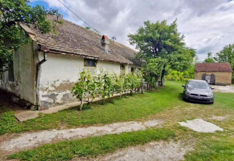 Na prodaju autentičan salaš u Stanišiću-idealan za etno turizam