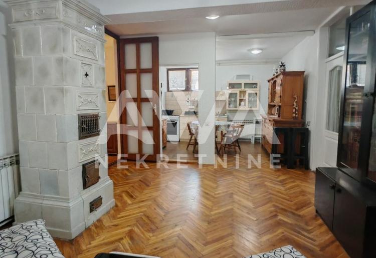Apatin. Prostrana, porodična kuća 203m2, plac 16ar