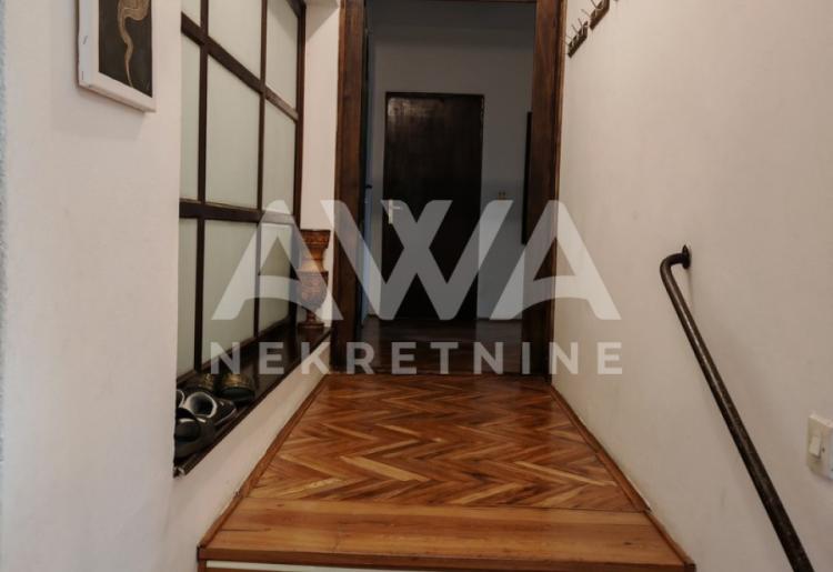 Apatin. Prostrana, porodična kuća 203m2, plac 16ar