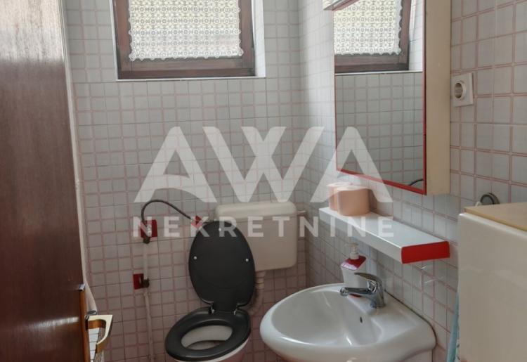 Apatin. Prostrana, porodična kuća 203m2, plac 16ar