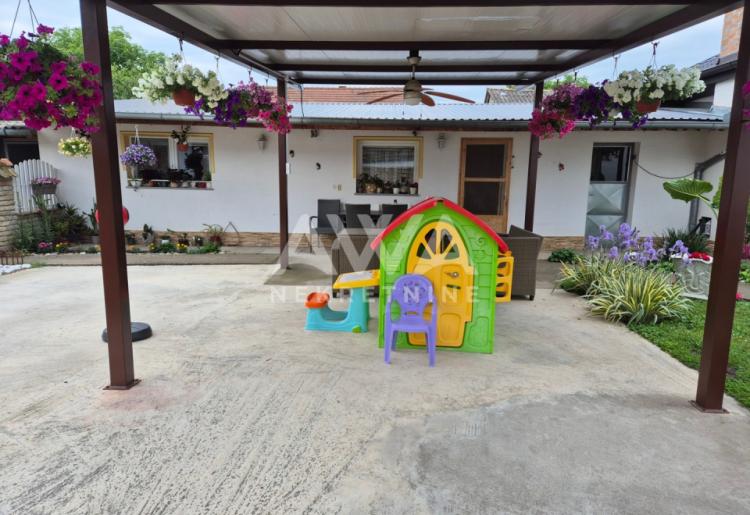 Porodična kuća 113m² + pomoćni stan 60m², plac 9 ari 