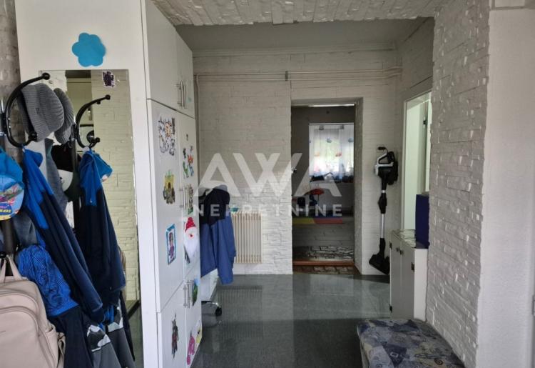 Porodična kuća 113m² + pomoćni stan 60m², plac 9 ari 