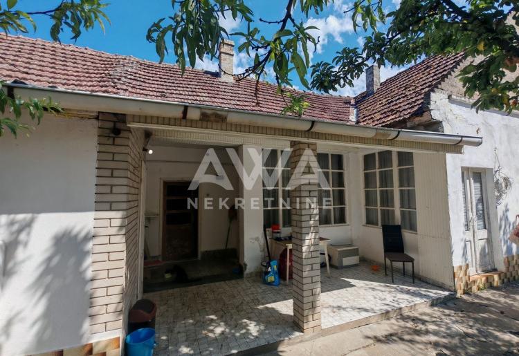 Bogojevo. Prizemna trosobna 126m2, plac 10ar