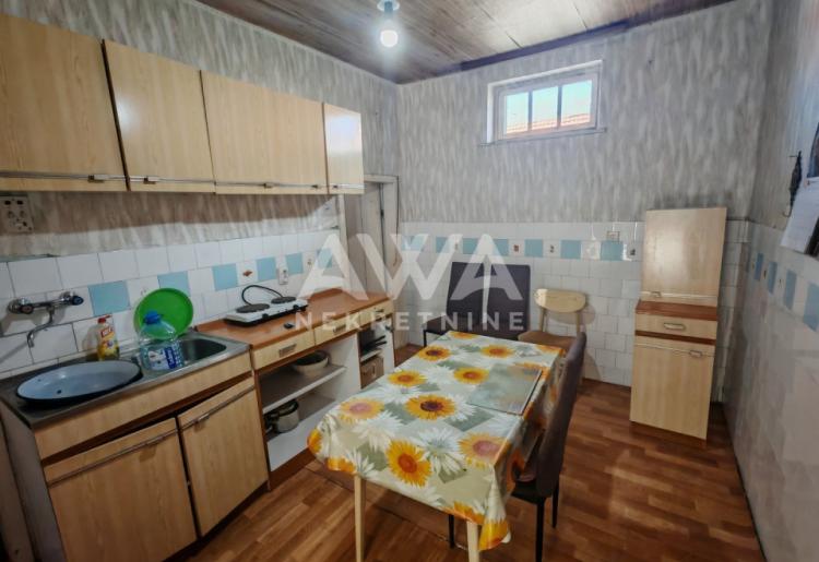 Bogojevo. Prizemna trosobna 126m2, plac 10ar