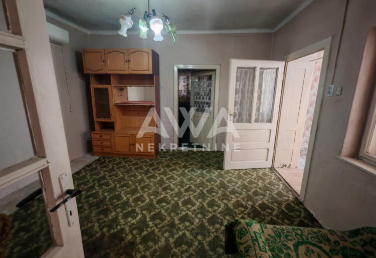Bogojevo. Prizemna trosobna 126m2, plac 10ar
