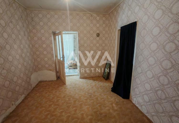 Bogojevo. Prizemna trosobna 126m2, plac 10ar