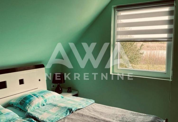 Bezdan. Kendjija. Nova spratna nameštena vikendica 110.5m2