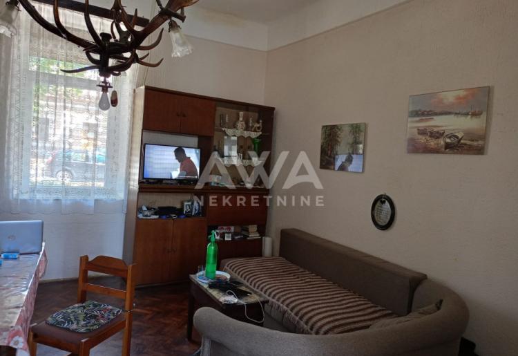 Apatin. Centar. Kuća 508m, plac 11ar