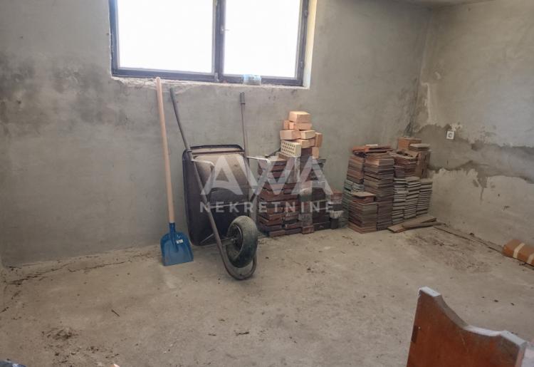 Apatin, Kuća spratnica 87 m2, plac 442 m2