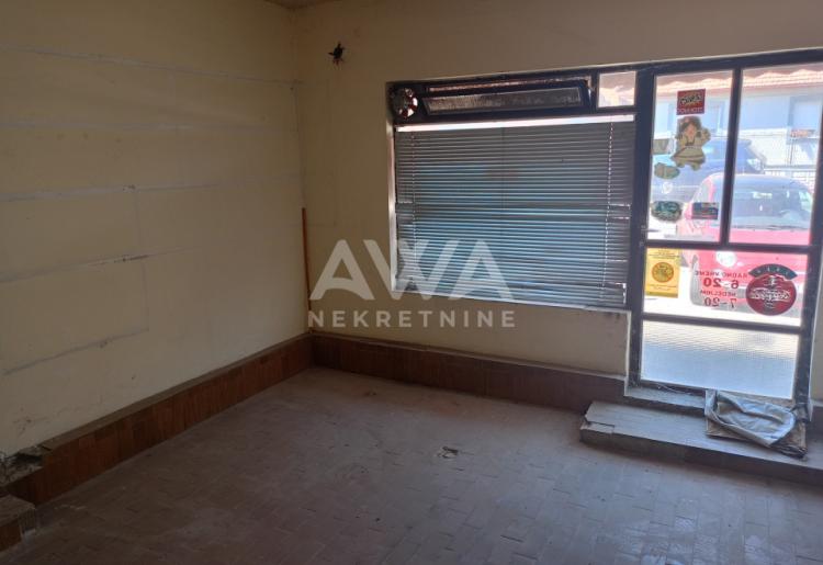 Apatin. Dve kuće, starija 81m2 i novija spratna 93m2 plac 438 m2
