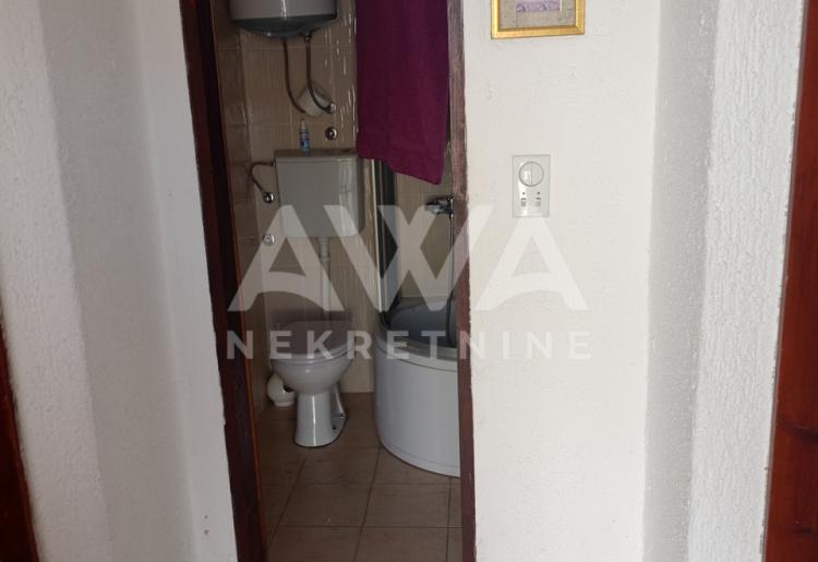 Apatin. Dve kuće, starija 81m2 i novija spratna 93m2 plac 438 m2