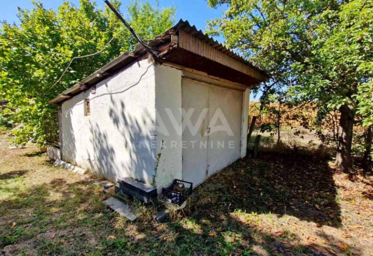 Vikendica na Monoštorskom putu, 42m2