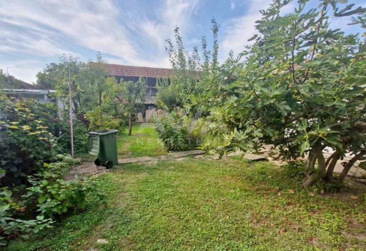 Dvojna kuća 122m2, Sombor, MZ Crvenka, Plac 419m2
