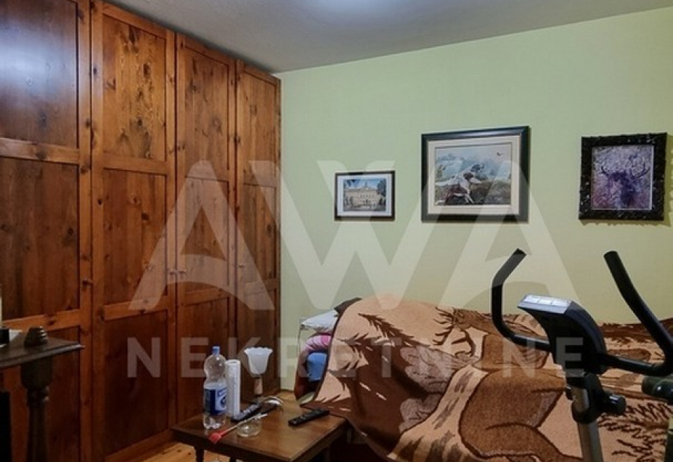 Apatin. 4.0 Soba kuća, 192m2, plac 5ar