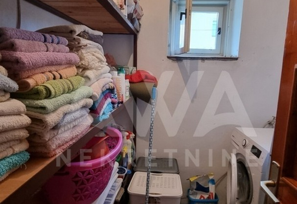 Apatin. 4.0 Soba kuća, 192m2, plac 5ar