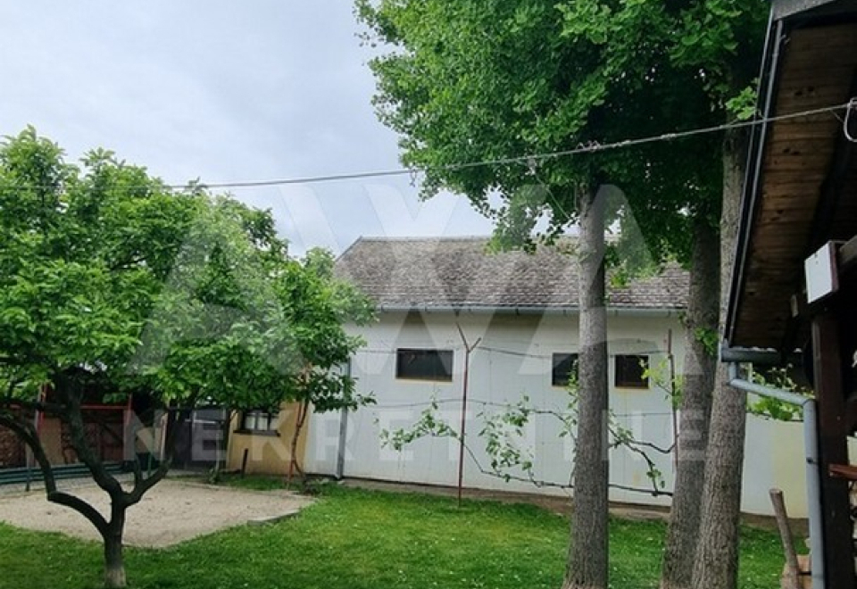 Apatin. 4.0 Soba kuća, 192m2, plac 5ar