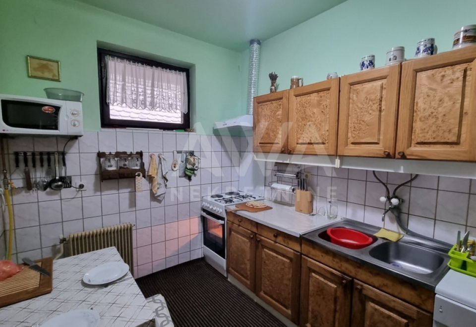 Apatin. 4.0 Soba kuća, 192m2, plac 5ar