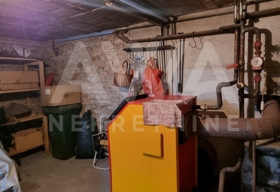Apatin. 4.0 Soba kuća, 192m2, plac 5ar
