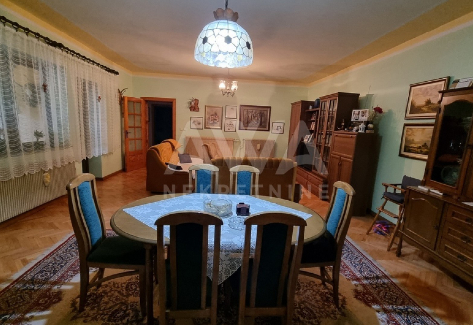 Apatin. 4.0 Soba kuća, 192m2, plac 5ar