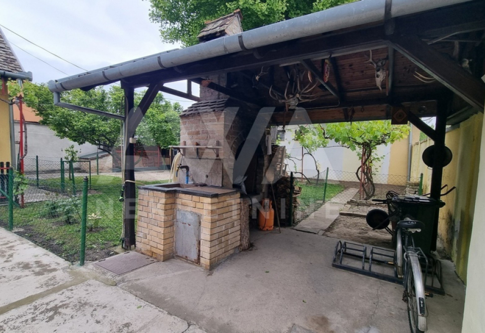 Apatin. 4.0 Soba kuća, 192m2, plac 5ar