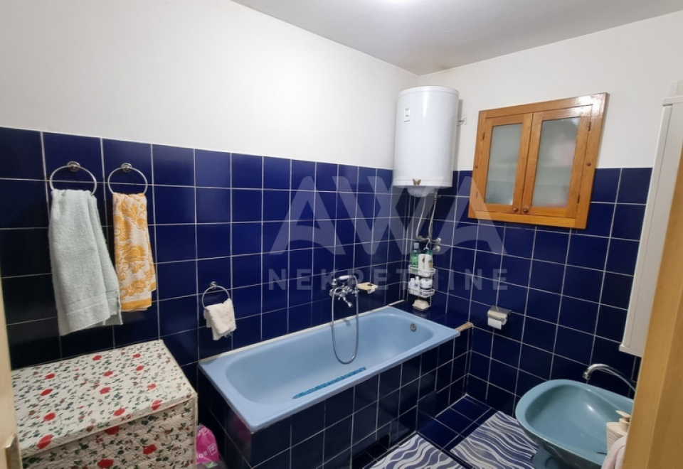 Apatin. 4.0 Soba kuća, 192m2, plac 5ar