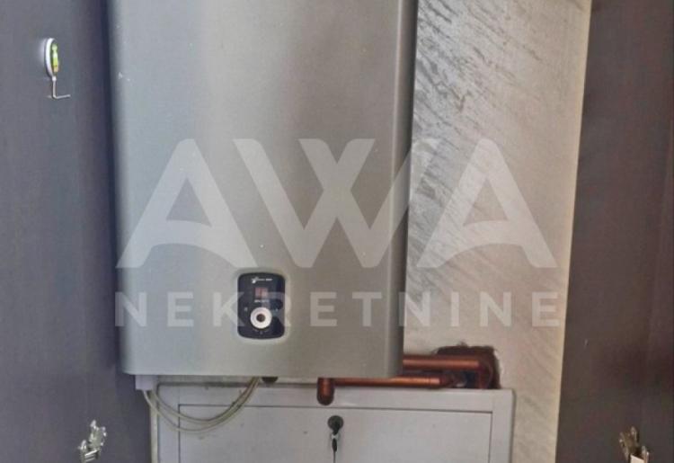 Kompletno sređen 3.5-soban stan na prodaju u Apatinu – 95 m², centar, velika terasa