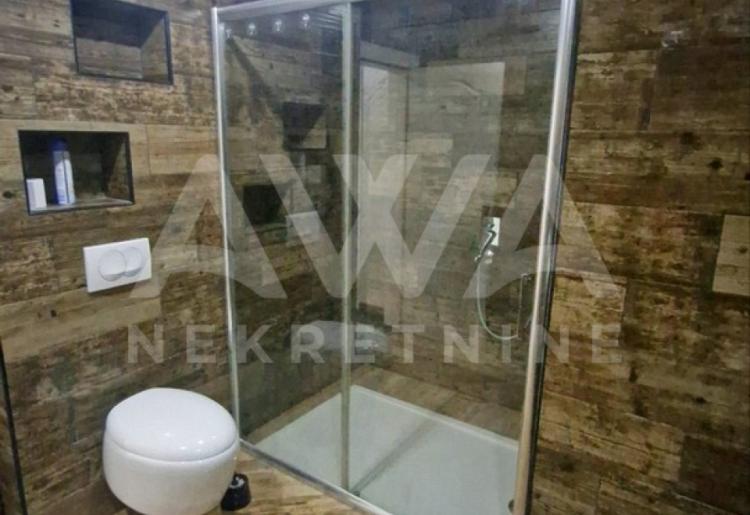 Kompletno sređen 3.5-soban stan na prodaju u Apatinu – 95 m², centar, velika terasa