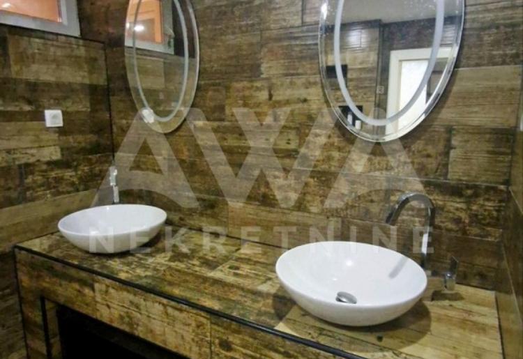 Kompletno sređen 3.5-soban stan na prodaju u Apatinu – 95 m², centar, velika terasa