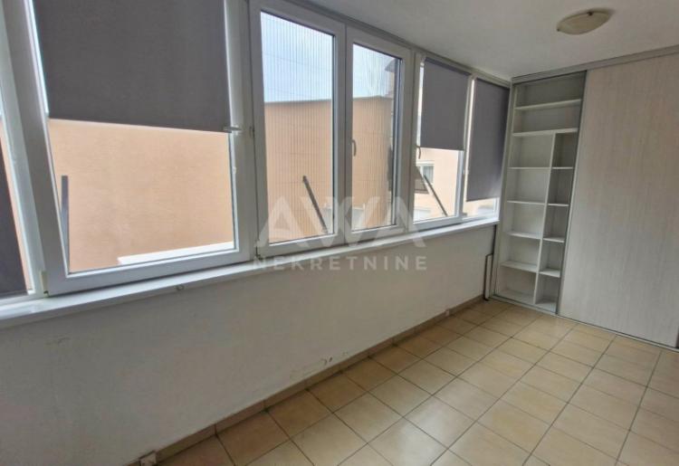 Kompletno sređen 3.5-soban stan na prodaju u Apatinu – 95 m², centar, velika terasa