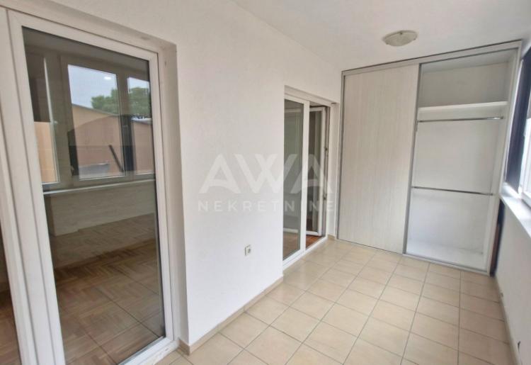 Kompletno sređen 3.5-soban stan na prodaju u Apatinu – 95 m², centar, velika terasa