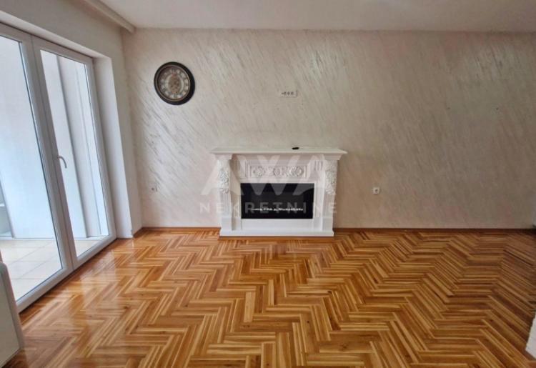 Kompletno sređen 3.5-soban stan na prodaju u Apatinu – 95 m², centar, velika terasa